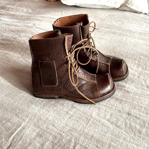 Cydwoq “Pocket” Leather Boots - Picture 3 of 13